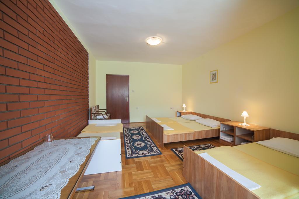 Guest House Hodak Rakovica Zewnętrze zdjęcie